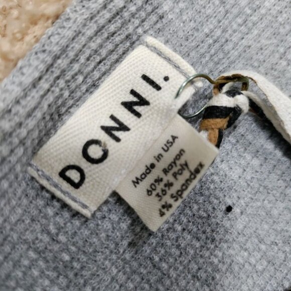 DONNI. Unisex Two-Tone Beige And Gray Soft Comfy Neck Warmer Scarf, NWT - Picture 9 of 14